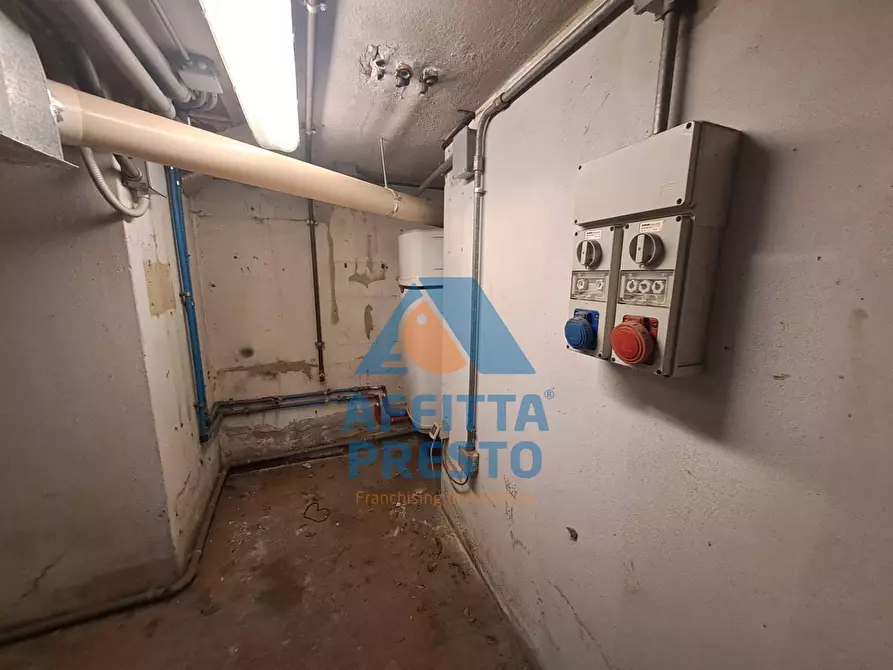 Immagine 10 di Laboratorio in affitto  a Empoli