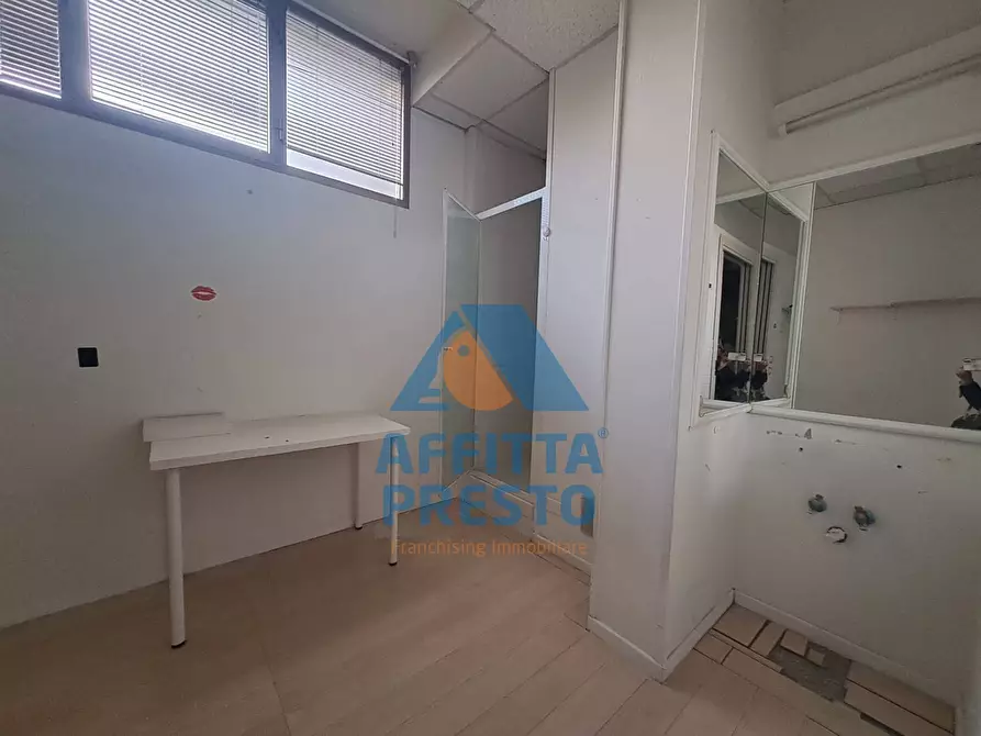Immagine 12 di Laboratorio in affitto  a Empoli