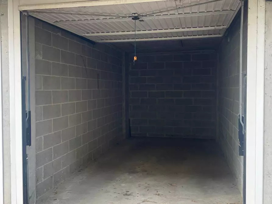 Immagine 2 di Box auto in affitto  in VICOLO FALETTI 6 a Chivasso