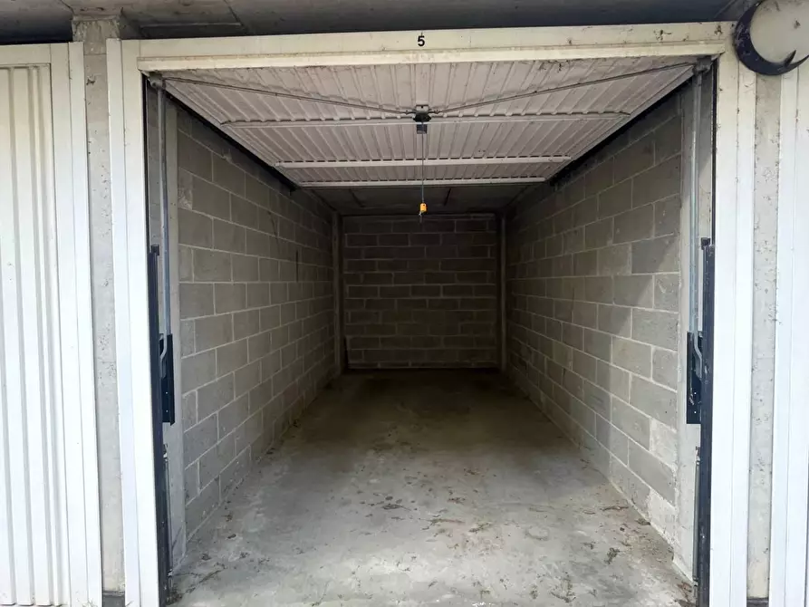 Immagine 4 di Box auto in affitto  in VICOLO FALETTI 6 a Chivasso