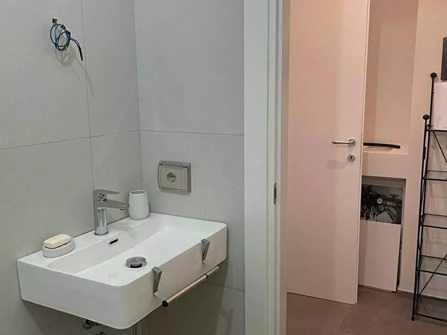 Immagine 9 di Appartamento in affitto  in Via Roma a Chivasso