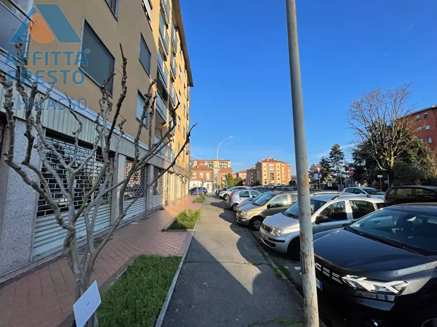 Immagine 5 di Negozio in affitto  in Via BRADAC 2 a Chivasso