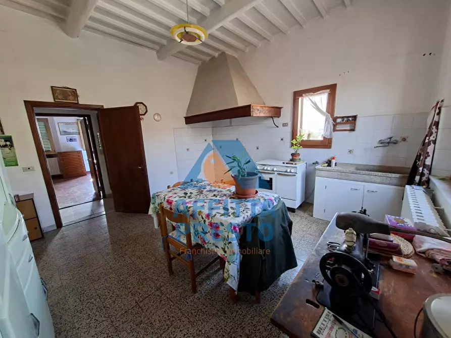 Immagine 1 di Appartamento in vendita  a Capraia E Limite