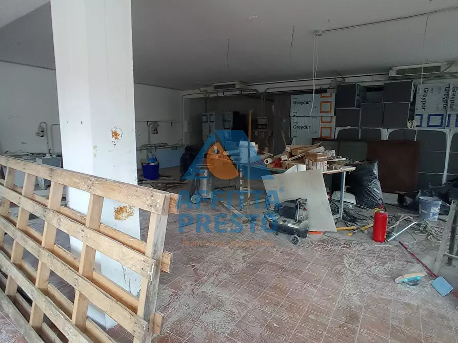 Immagine 11 di Attività commerciale in affitto  a Vinci