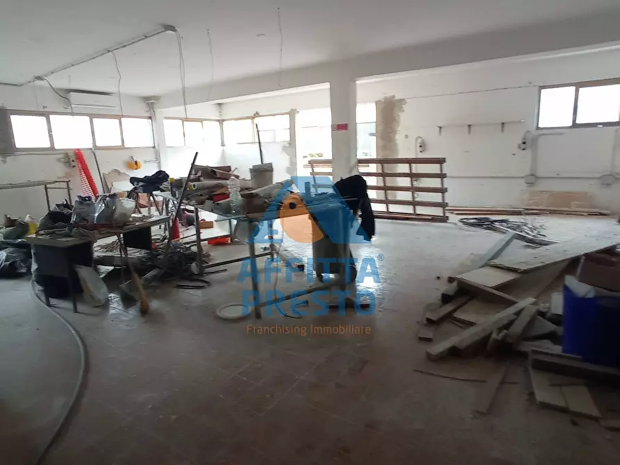 Immagine 12 di Attività commerciale in affitto  a Vinci