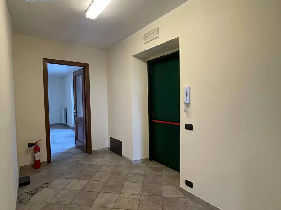 Immagine 22 di Ufficio in vendita  in Via Martiri D'Italia 22 a Caluso