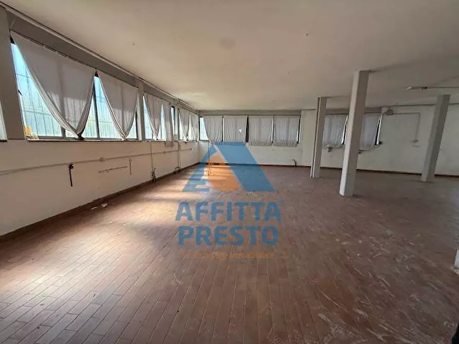 Immagine 14 di Attività commerciale in affitto  a Vinci