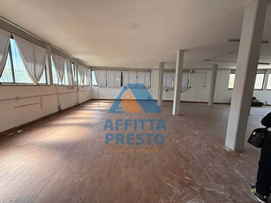 Immagine 15 di Attività commerciale in affitto  a Vinci