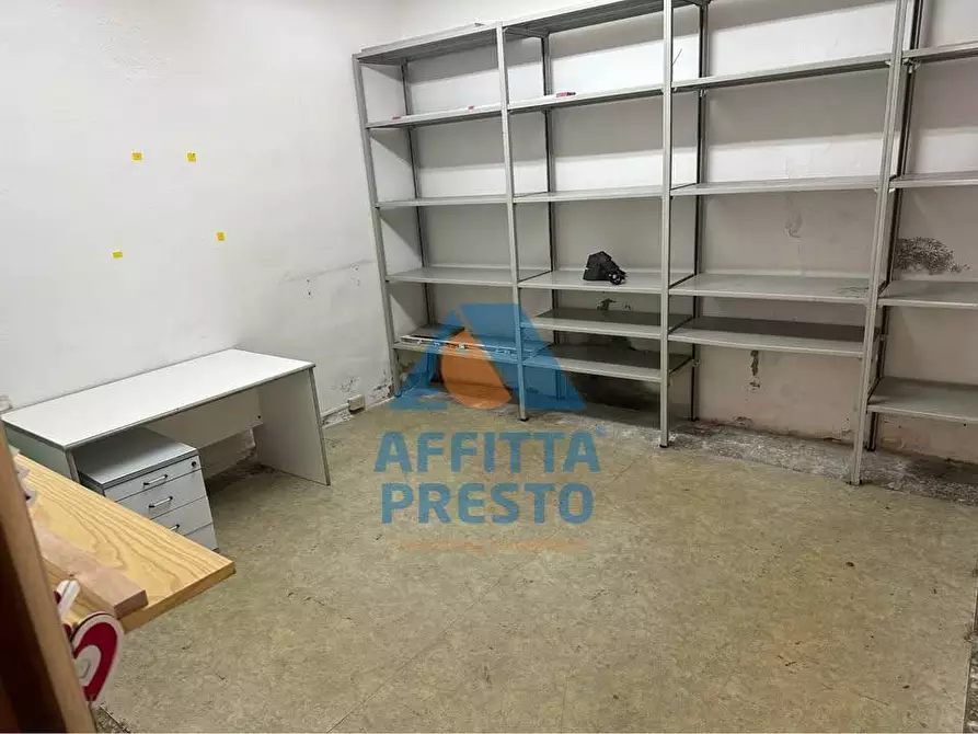 Immagine 2 di Negozio in vendita  a Capraia E Limite