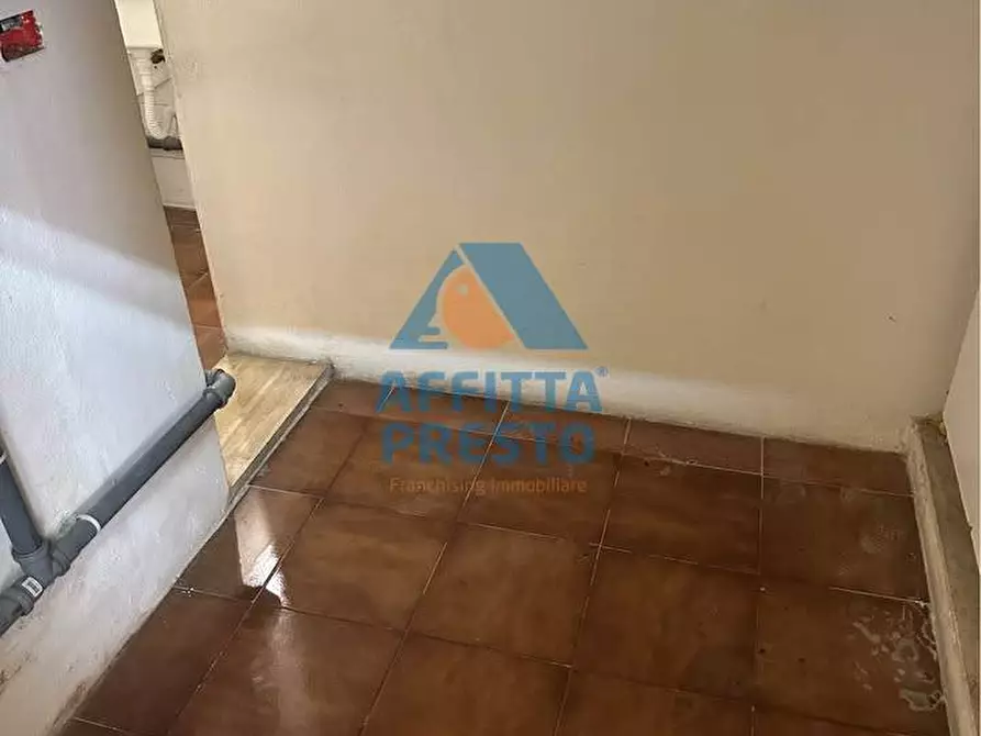 Immagine 3 di Negozio in vendita  a Capraia E Limite