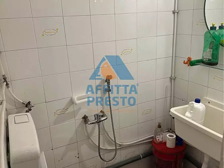 Immagine 4 di Negozio in vendita  a Capraia E Limite