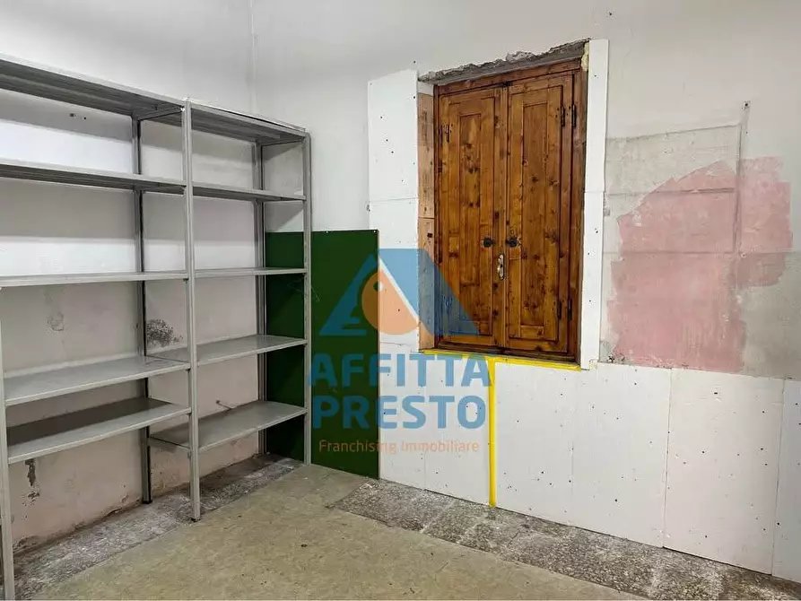 Immagine 6 di Negozio in vendita  a Capraia E Limite