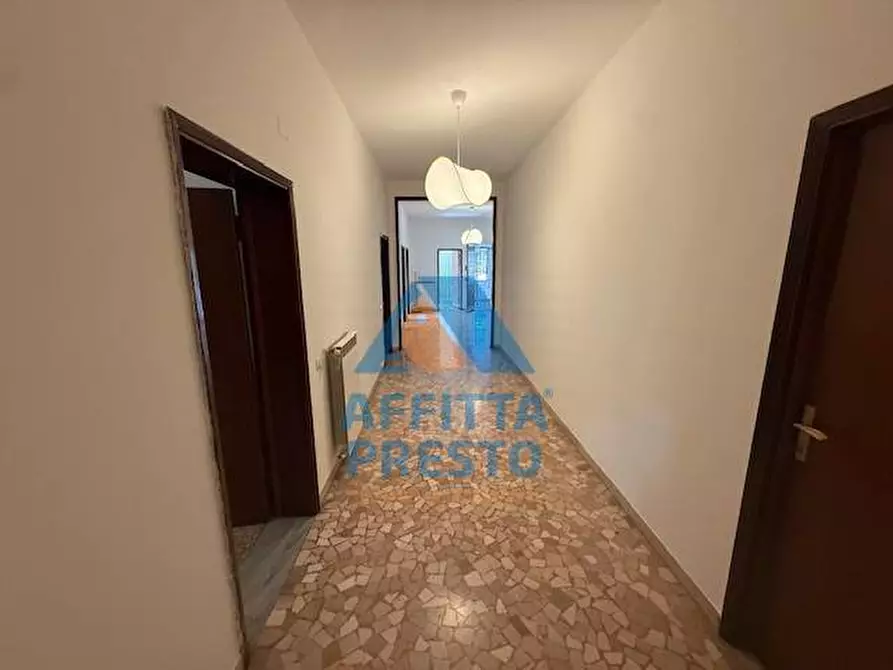 Immagine 13 di Camera in affitto  a Empoli