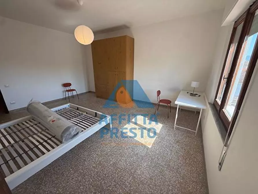 Immagine 14 di Camera in affitto  a Empoli