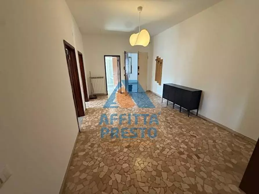 Immagine 21 di Camera in affitto  a Empoli