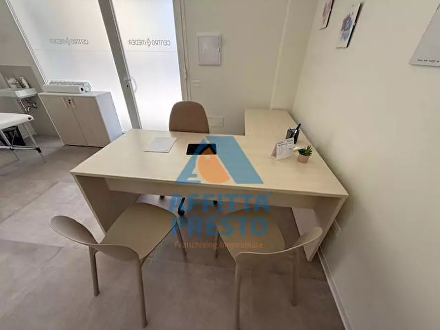 Immagine 1 di Ufficio in affitto  a Capraia E Limite