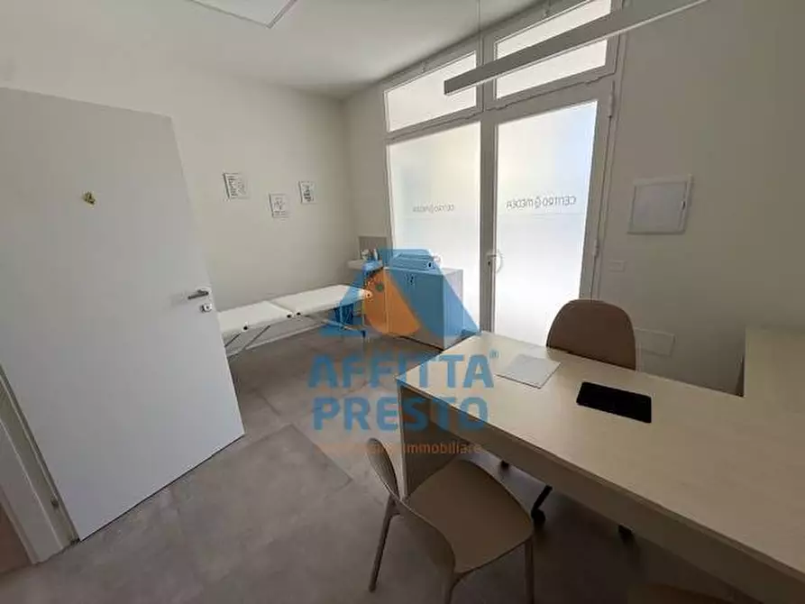 Immagine 2 di Ufficio in affitto  a Capraia E Limite
