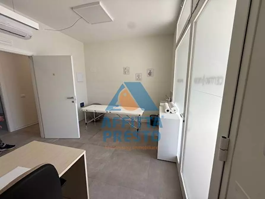 Immagine 3 di Ufficio in affitto  a Capraia E Limite