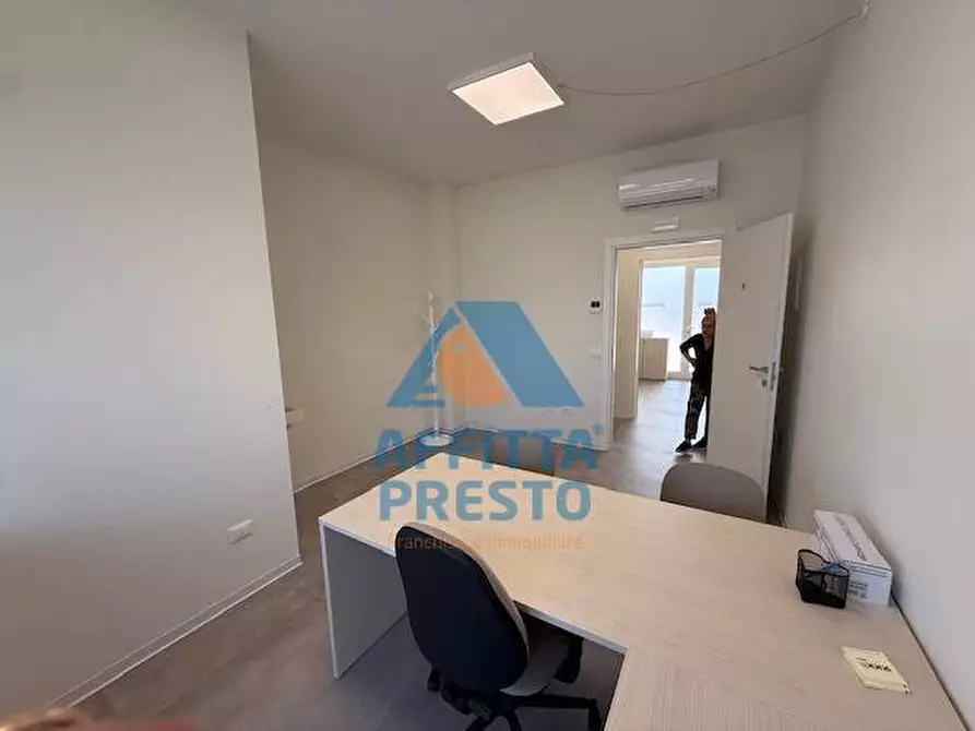 Immagine 6 di Ufficio in affitto  a Capraia E Limite