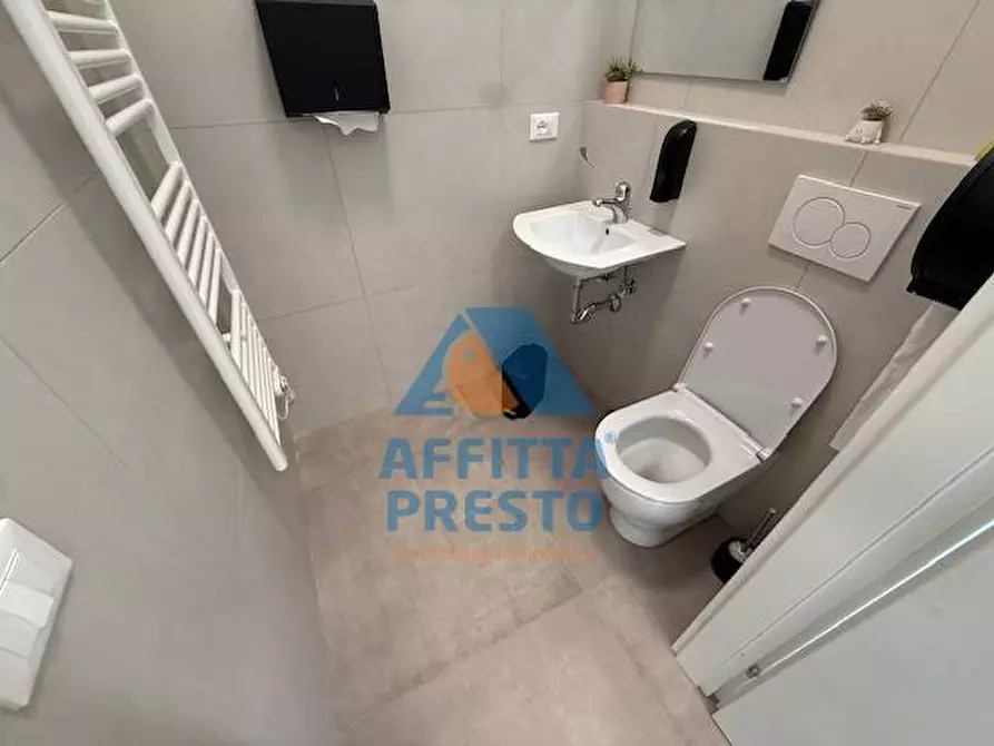 Immagine 12 di Ufficio in affitto  a Capraia E Limite