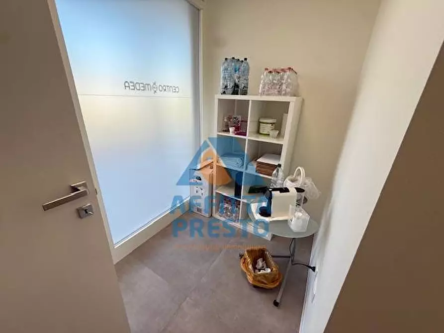 Immagine 13 di Ufficio in affitto  a Capraia E Limite