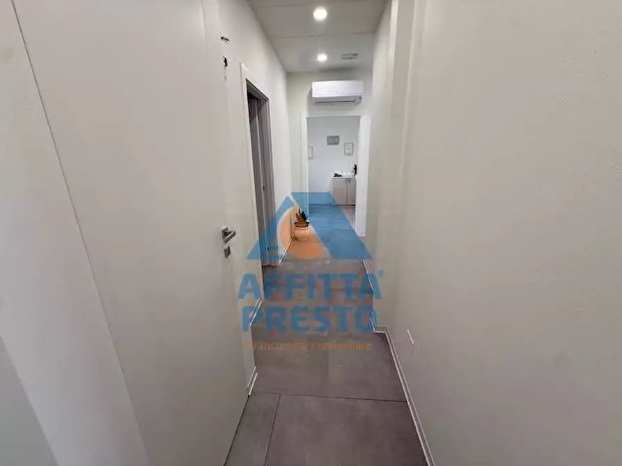 Immagine 14 di Ufficio in affitto  a Capraia E Limite