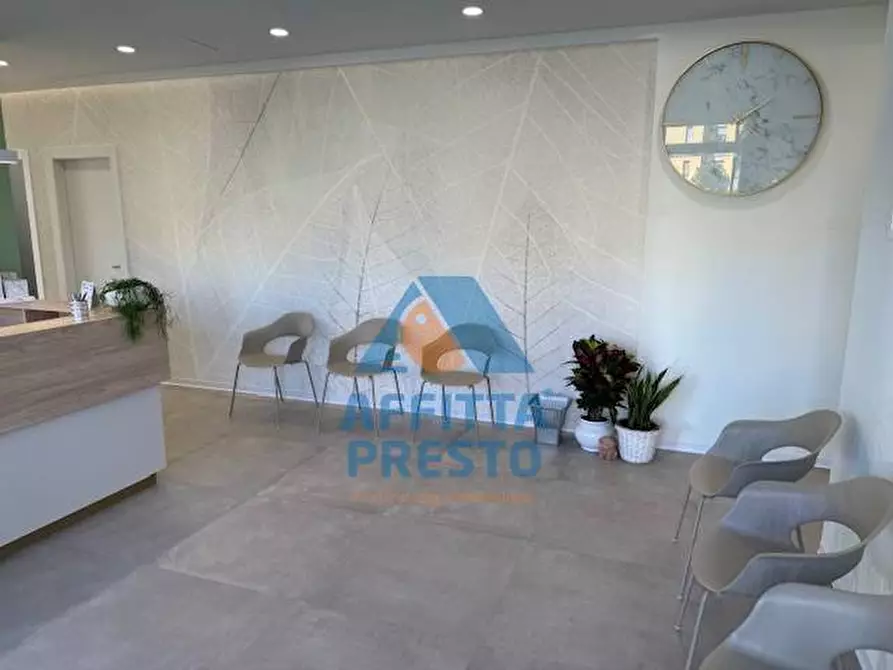 Immagine 21 di Ufficio in affitto  a Capraia E Limite