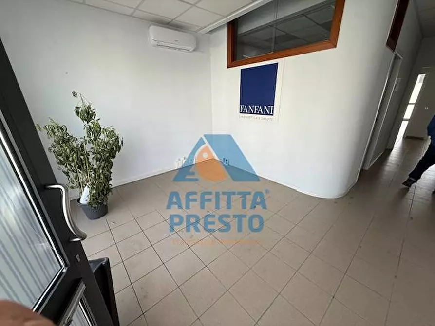 Immagine 2 di Attività commerciale in affitto  a Empoli