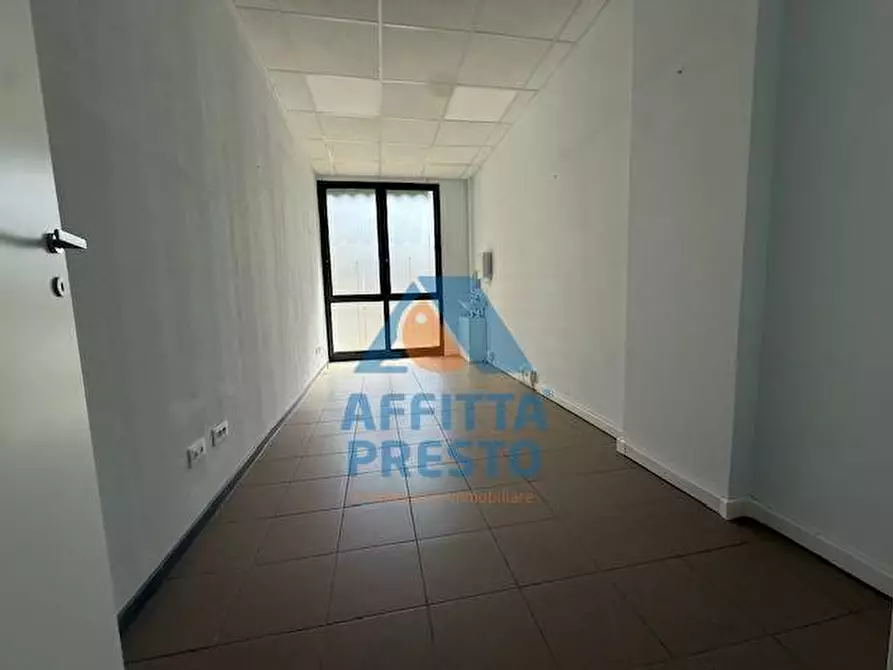 Immagine 3 di Attività commerciale in affitto  a Empoli