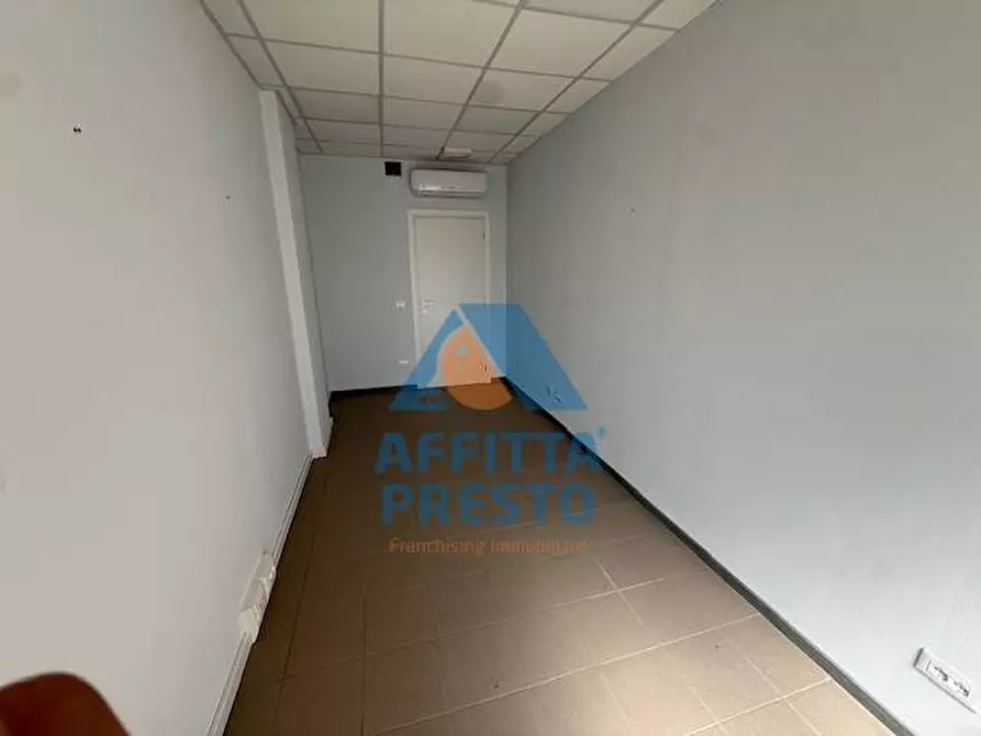 Immagine 4 di Attività commerciale in affitto  a Empoli