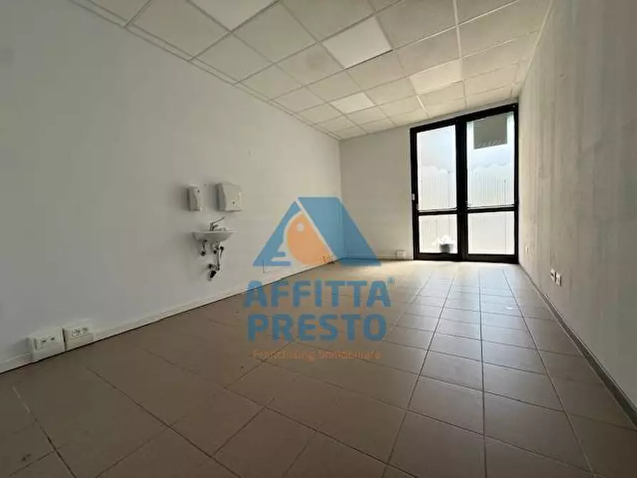 Immagine 7 di Attività commerciale in affitto  a Empoli
