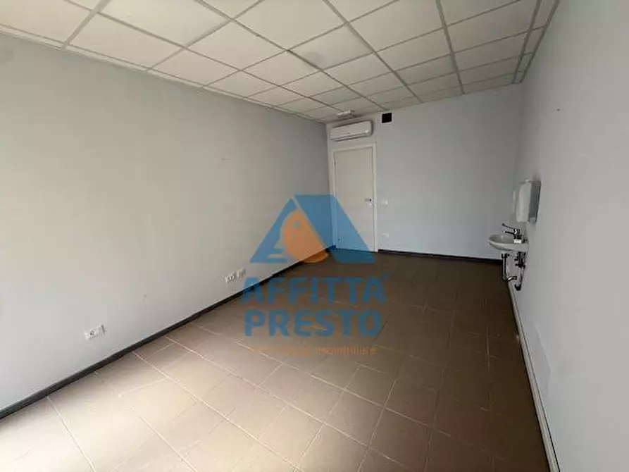 Immagine 9 di Attività commerciale in affitto  a Empoli