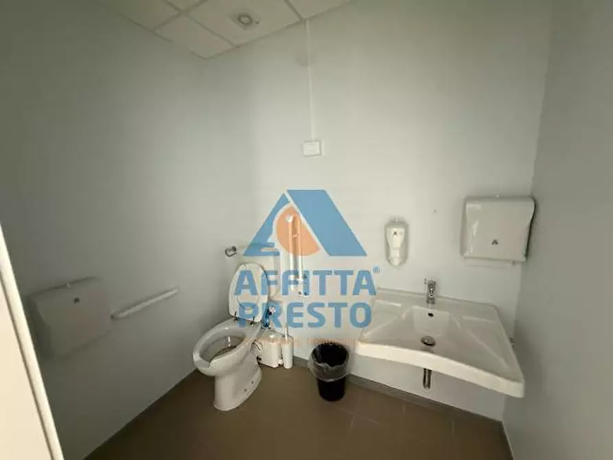 Immagine 12 di Attività commerciale in affitto  a Empoli