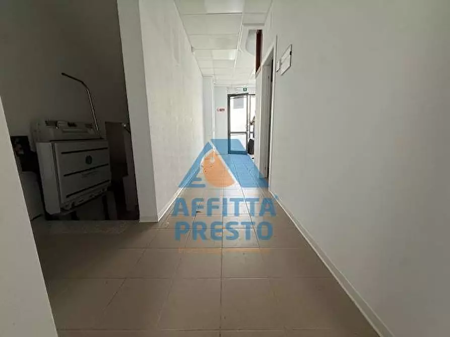 Immagine 13 di Attività commerciale in affitto  a Empoli