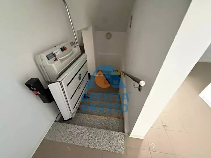 Immagine 15 di Attività commerciale in affitto  a Empoli