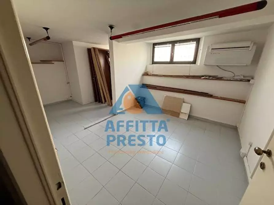 Immagine 21 di Attività commerciale in affitto  a Empoli