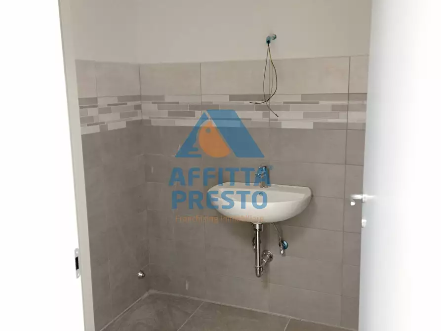 Immagine 11 di Ufficio in affitto  a San Miniato