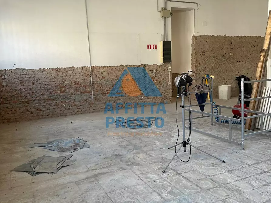 Immagine 2 di Attività commerciale in affitto  a Empoli