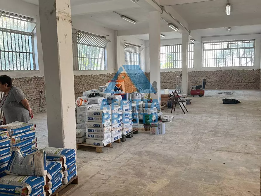 Immagine 5 di Attività commerciale in affitto  a Empoli