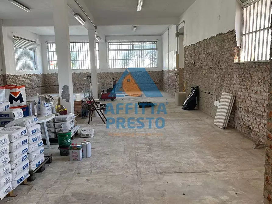 Immagine 8 di Attività commerciale in affitto  a Empoli