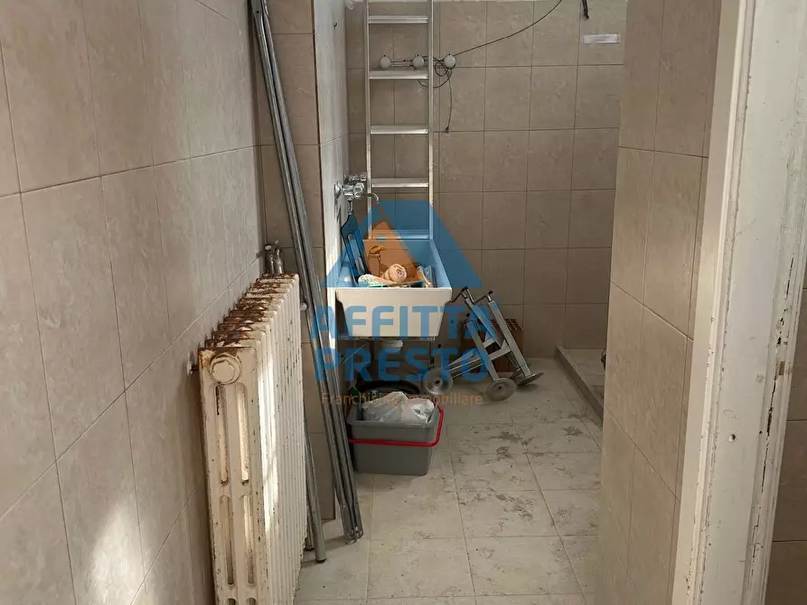 Immagine 10 di Attività commerciale in affitto  a Empoli