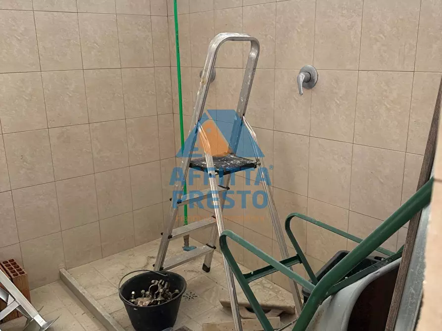 Immagine 12 di Attività commerciale in affitto  a Empoli
