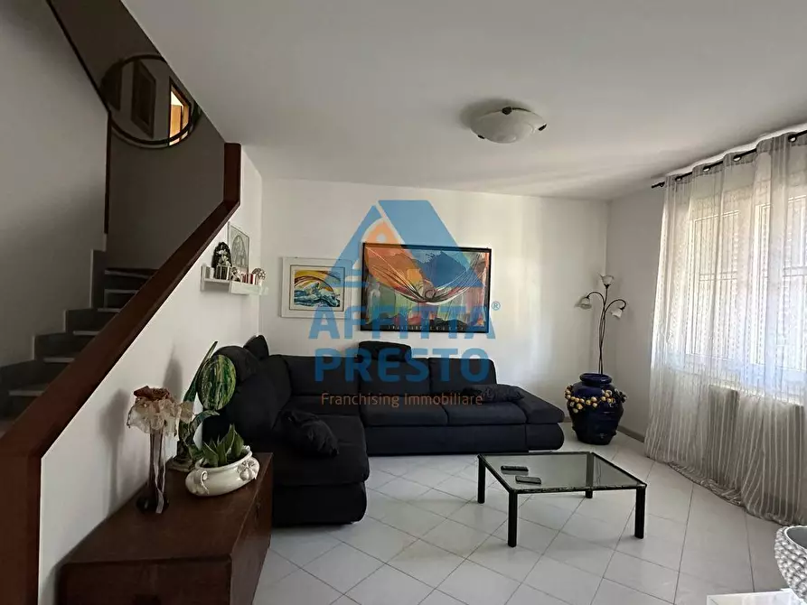 Immagine 2 di Casa semindipendente in vendita  a Capraia E Limite