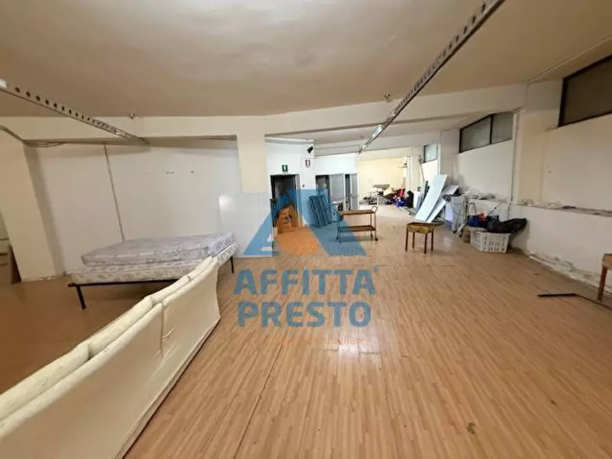 Immagine 2 di Magazzino in affitto  a Vinci