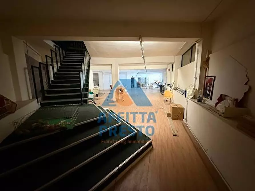 Immagine 3 di Magazzino in affitto  a Vinci