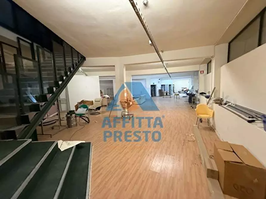 Immagine 4 di Magazzino in affitto  a Vinci