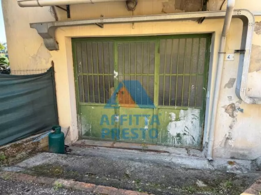 Immagine 11 di Magazzino in affitto  a Vinci