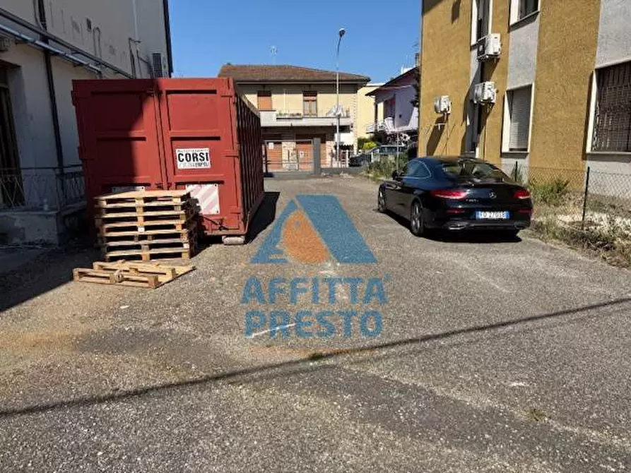 Immagine 12 di Magazzino in affitto  a Vinci