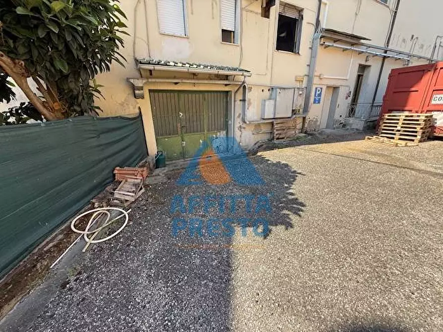 Immagine 14 di Magazzino in affitto  a Vinci