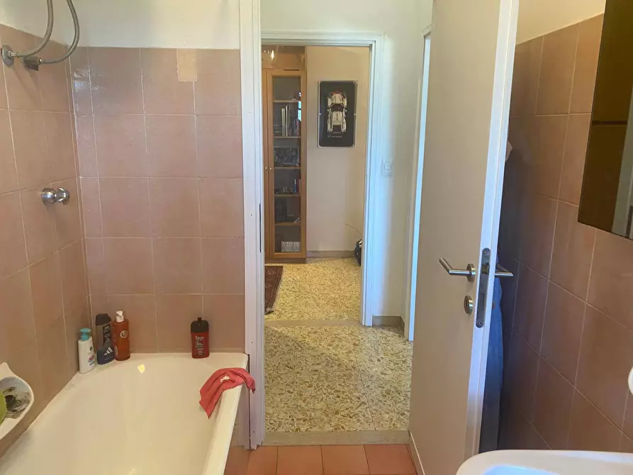 Immagine 11 di Appartamento in vendita  a Scandicci